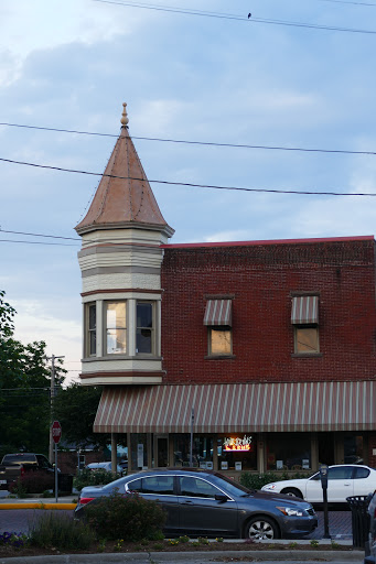 Vegetarian Restaurant «Longbranch Cafe and Bakery», reviews and photos, 100 E Jackson St, Carbondale, IL 62901, USA