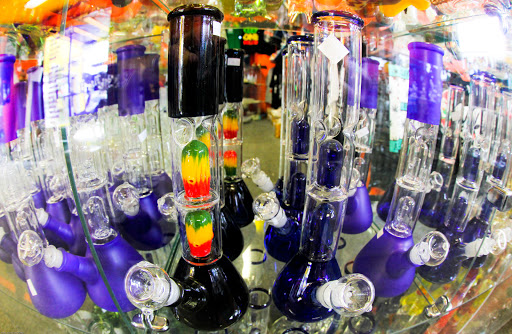 Tobacco Shop «The Bong Smoke Shop», reviews and photos, 225 Lancaster Dr SE, Salem, OR 97317, USA