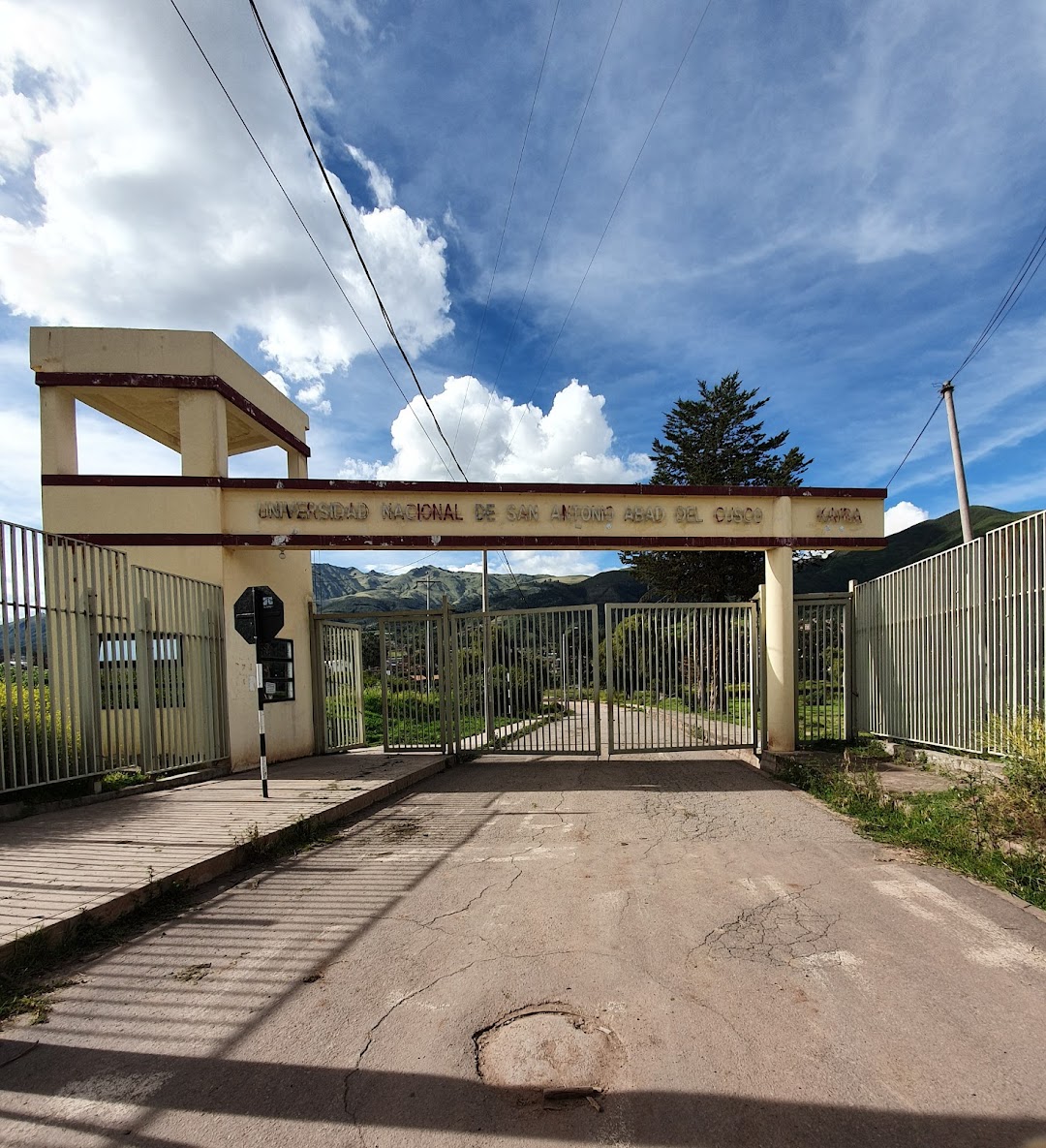 Puerta de la UNSAAC sede kayra