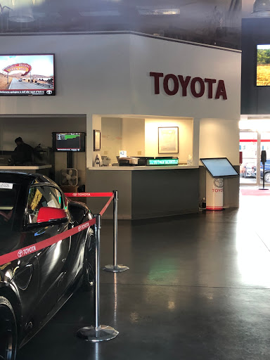 Toyota Dealer «Toyota of Berkeley», reviews and photos, 2400 Shattuck Ave, Berkeley, CA 94704, USA