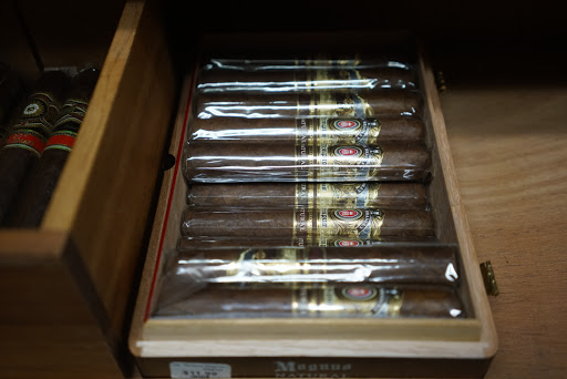 Tobacco Shop «Paradise Island Smoke Shop», reviews and photos, 3316 Snapfinger Rd, Lithonia, GA 30038, USA