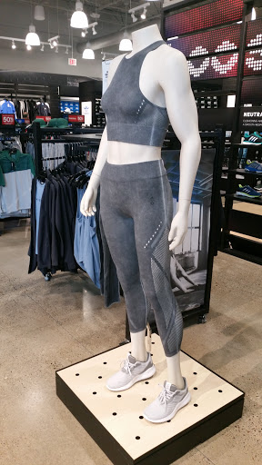 Sporting Goods Store «adidas Outlet Store Woodburn», reviews and photos, 1001 N Arney Rd Ste 400, Woodburn, OR 97071, USA