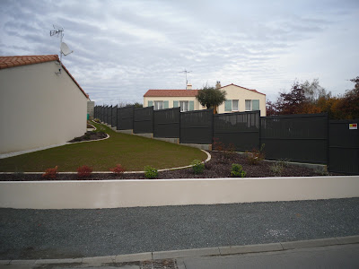 MILLION DIFFUSION 85, Clôture, portail, garage et abri préfabriqué béton, carport, porte de garage ESSARTS EN BOCAGE VENDEE à Essarts-en-Bocage
