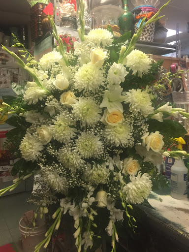 Florist «Flower Patch Florist, Gifts, & Sweet Tooth Bakery», reviews and photos, 3204 Ladnier Rd, Gautier, MS 39553, USA