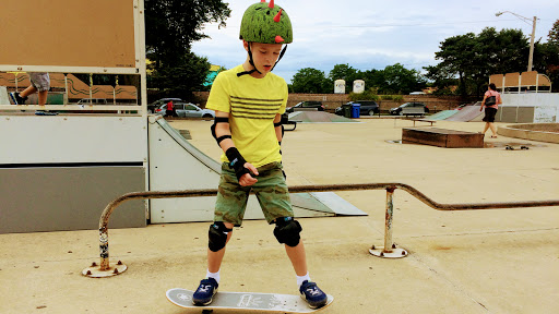 Park «Hinkley Park», reviews and photos, 25 Busse Hwy, Park Ridge, IL 60068, USA