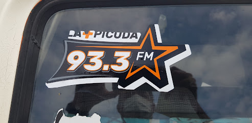 LA LUPERRONA 93.3FM