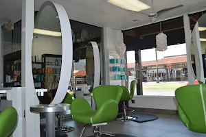 Blown El Paseo Blowdry Bar and Makeup Bar image