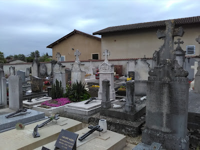 Cimetière à Ars-sur-Formans