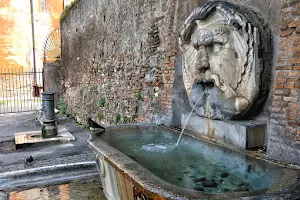 Fontana del Mascherone di Santa Sabina image
