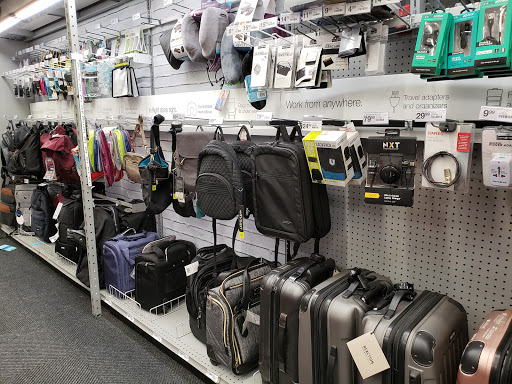 Office Supply Store «Staples», reviews and photos, 2950 Belcrest Center Dr, Hyattsville, MD 20782, USA