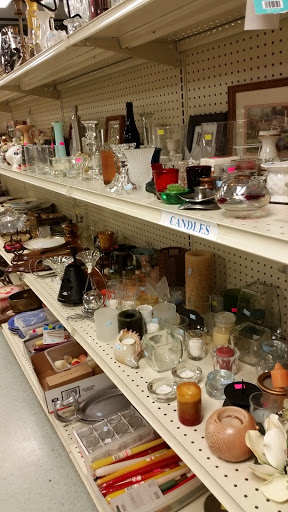 Thrift Store «St. Vincent de Paul Thrift Store», reviews and photos, 1426 6th Ave, Des Moines, IA 50314, USA