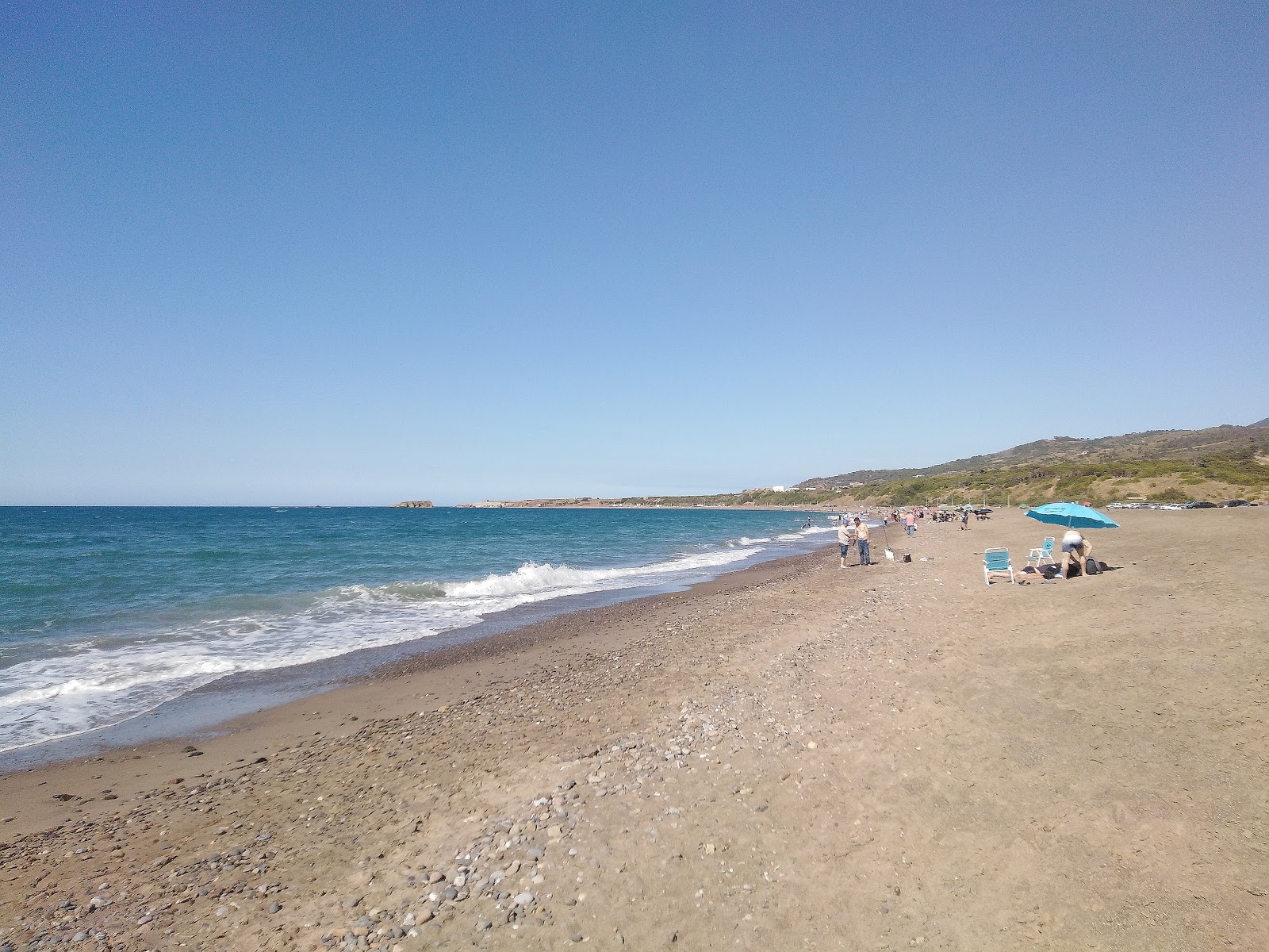 El Hamdania Beach的照片 带有米色沙子与卵石表面