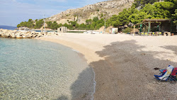 Zicova Riva beach II'in fotoğrafı uçurumlarla desteklenmiş