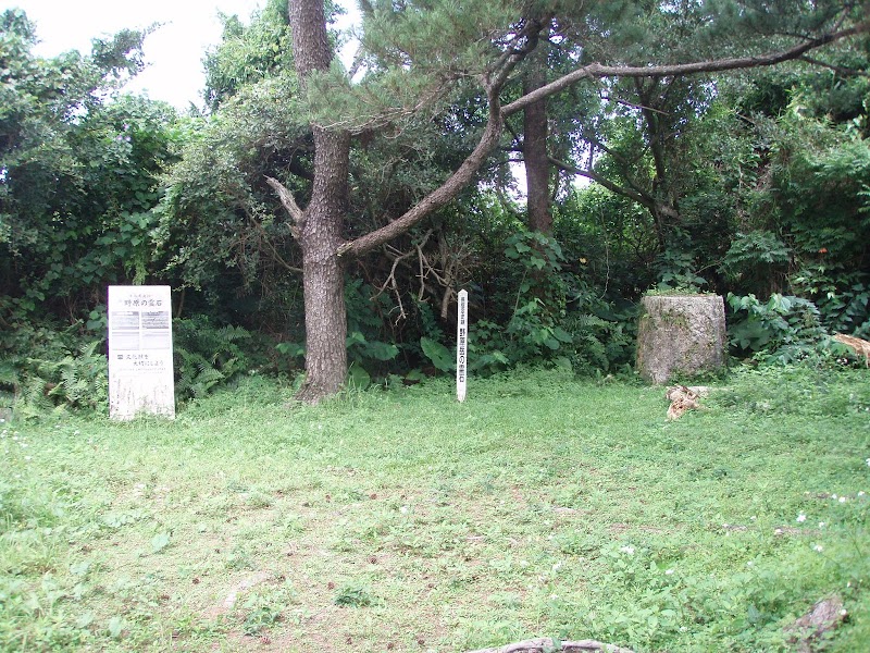 野原岳の霊石