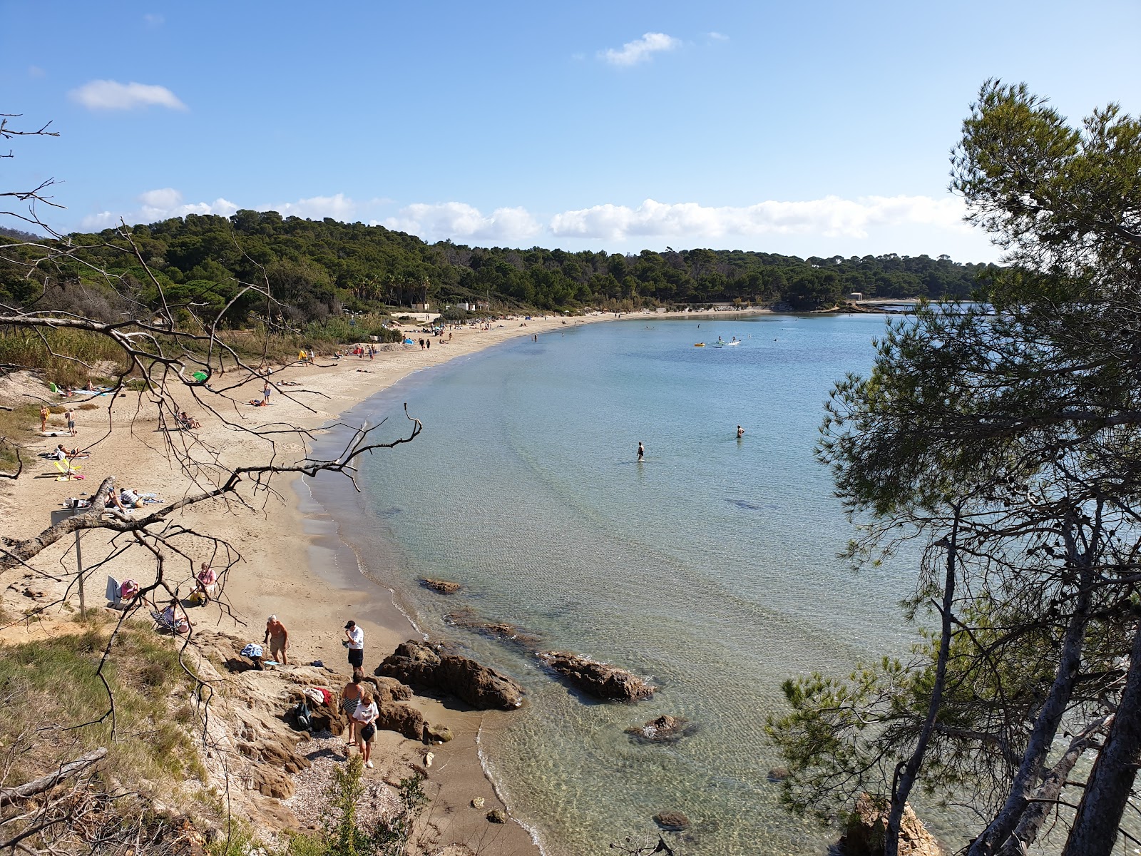 Foto di Spiaggia di Cabasson con una superficie del sabbia beige