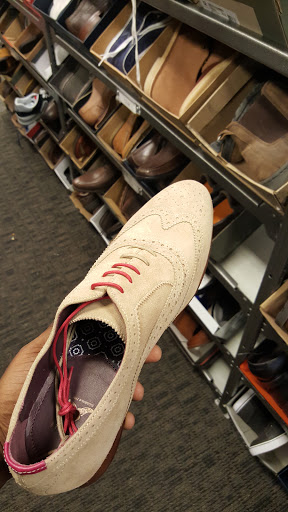 Department Store «Nordstrom Rack Rivers Edge Shopping Center», reviews and photos, 4036 E 82nd St, Indianapolis, IN 46250, USA