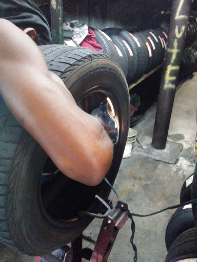 Tire Shop «Smalleys Tire & Auto Repair», reviews and photos, 1001 W Sunrise Blvd, Fort Lauderdale, FL 33311, USA