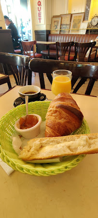 Croissant du Restaurant français Á La Ville de Provins à Paris - n°4