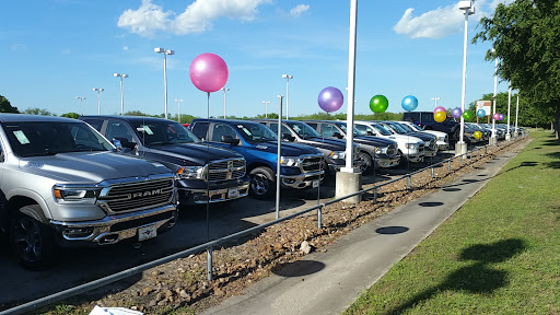 Car Dealer «Lone Star Chrysler Dodge Jeep Ram», reviews and photos, 8811 I-35, San Antonio, TX 78211, USA