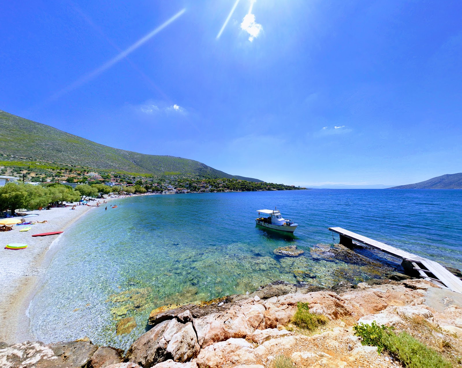 Foto von Agios Vasilios beach mit kleine, beiger kiesel Oberfläche
