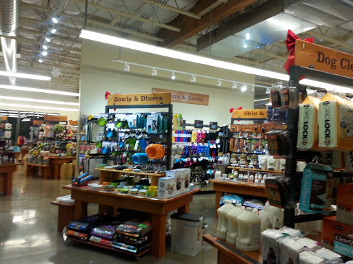 Pet Supply Store «Mud Bay», reviews and photos, 12186 SW Scholls Ferry Rd, Tigard, OR 97223, USA