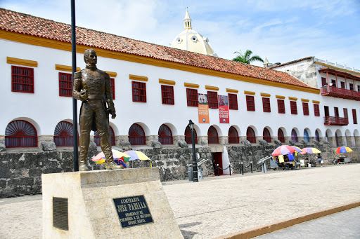 Paseo de los Héroes Navales