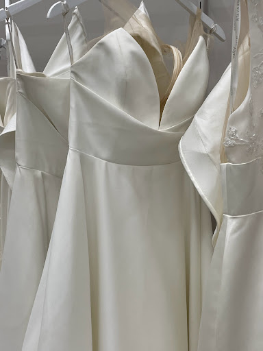 Bridal Shop «Bella Bianca Bridal», reviews and photos, 17W527 E Roosevelt Rd, Oakbrook Terrace, IL 60181, USA