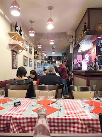 Atmosphère du Restaurant italien Trattoria dell'isola sarda à Paris - n°3