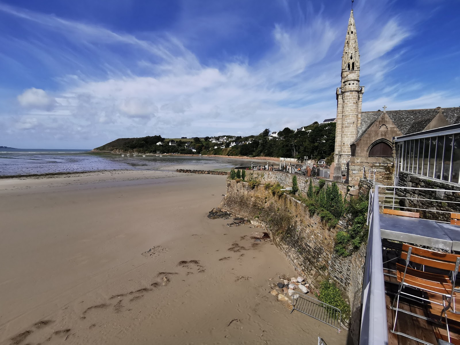 Photo de Plage Saint Michel-en-Greve - endroit populaire parmi les connaisseurs de la détente