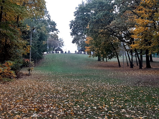 Memorial Park «Captain Stephen Olney Memorial Park», reviews and photos, Smithfield Rd, North Providence, RI 02904, USA