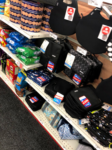 Office Supply Store «Staples», reviews and photos, 9230 Old Keene Mill Rd, Burke, VA 22015, USA