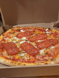 Pepperoni du Pizzas à emporter Family Pizza à Fleurie - n°1