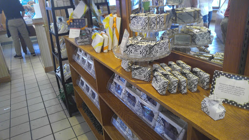 Chocolate Shop «Kilwins Lake Geneva», reviews and photos, 772 W Main St, Lake Geneva, WI 53147, USA
