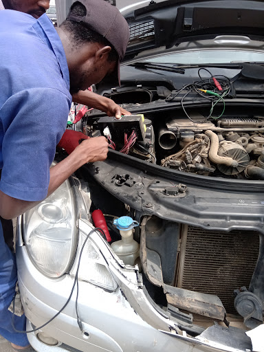 Autologic Autocare (aka TheAutogeeks), Autologic Autocare workshop Inside Airforce Vehicle Engineering Squadron Yard Along Agege motor road , onipetesi bus stop Agege, Motor road, 100283, Lagos, Nigeria, Auto Repair Shop, state Lagos