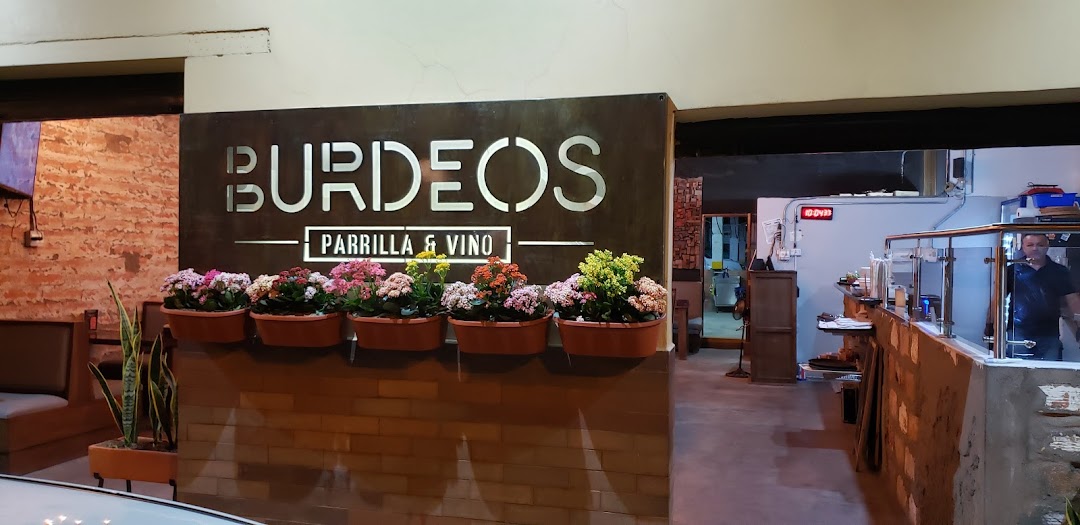 Burdeos Parilla & Vino