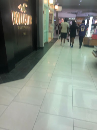 Clothing Store «Hollister Co.», reviews and photos, 3393 Peachtree Rd, Atlanta, GA 30326, USA