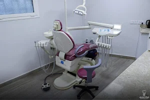 مركز سديم لتركيب وزراعة الأسنان image
