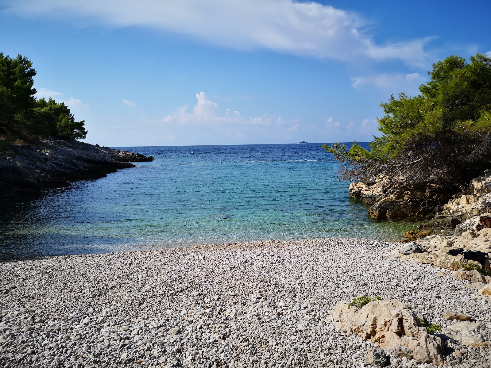 Pascuka beach的照片 带有碧绿色纯水表面