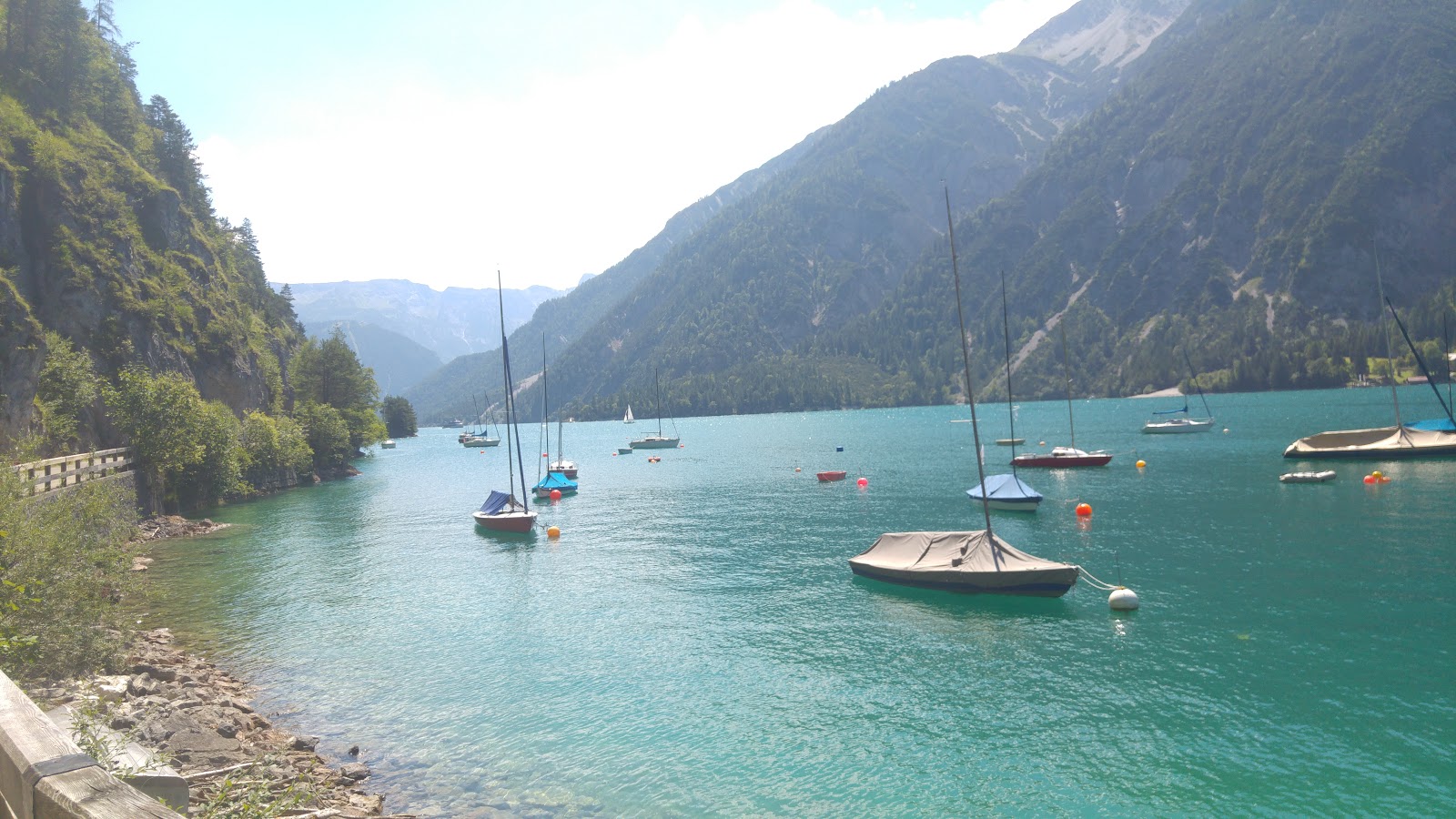 Foto di Segelclub Delphin sorretto da scogliere