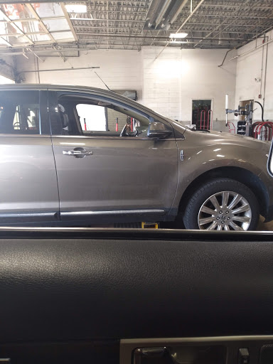 Tire Shop «Discount Tire Store - Oak Lawn, IL», reviews and photos, 6635 95th St, Oak Lawn, IL 60453, USA