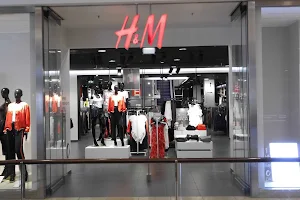 H&M image