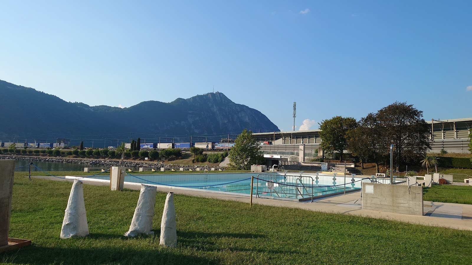 Lido di Bissone'in fotoğrafı plaj tatil beldesi alanı
