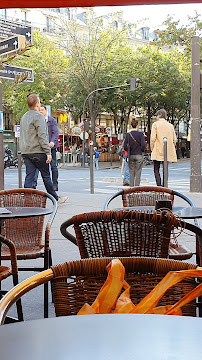 Atmosphère du Restaurant servant le petit-déjeuner Dupont Café Convention à Paris - n°8