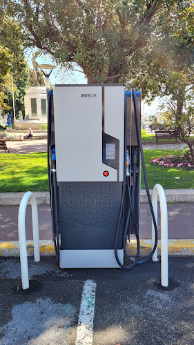 Borne de recharge de véhicules électriques EVBox Station de recharge Cannes