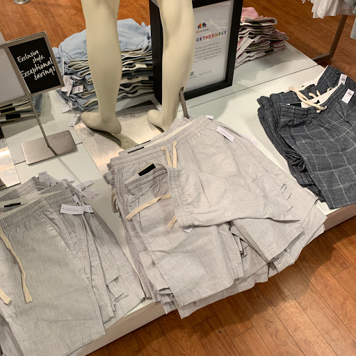 Clothing Store «Banana Republic», reviews and photos, 820 W Stacy Rd, Allen, TX 75013, USA