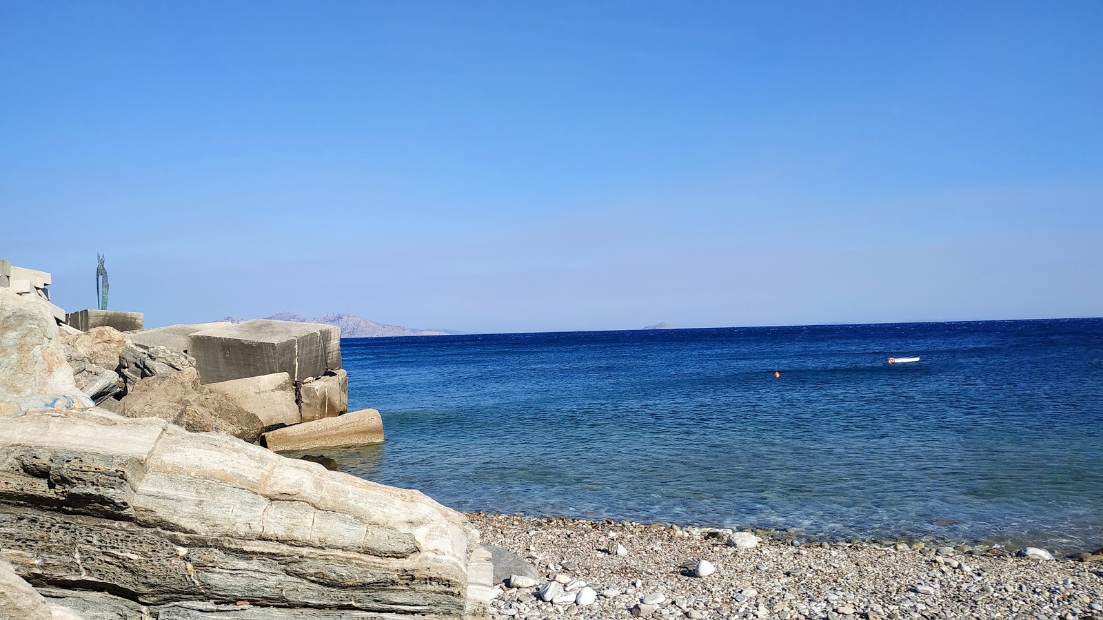 Foto de Tsoukalas beach con muy limpia nivel de limpieza