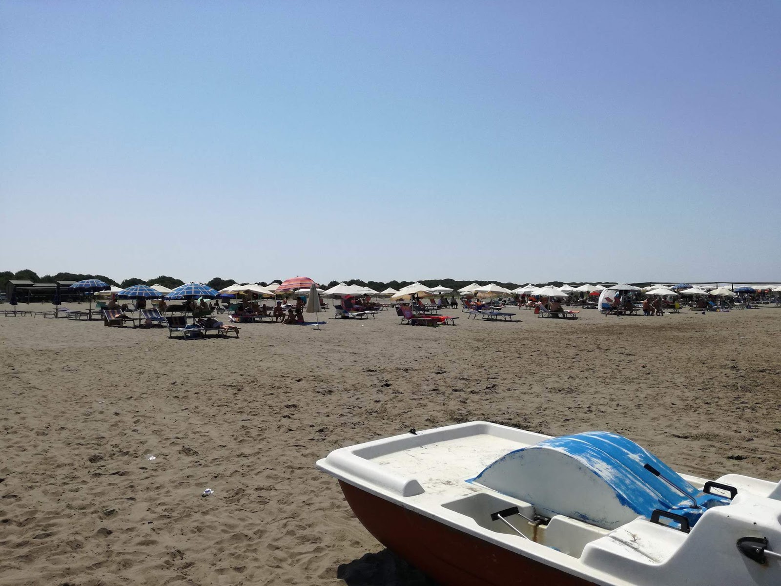 Foto van Vile-Bashtova beach met recht en lang