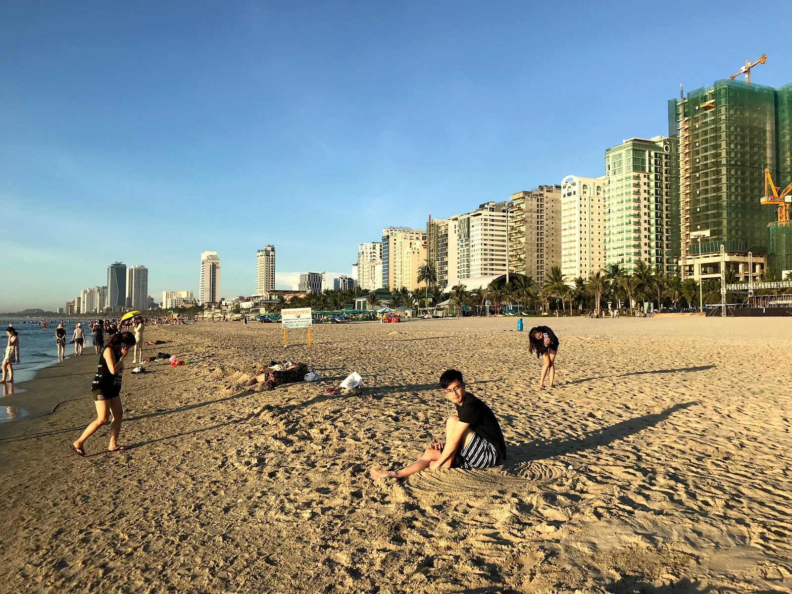 Foto de My Khe Beach - lugar popular entre los conocedores del relax