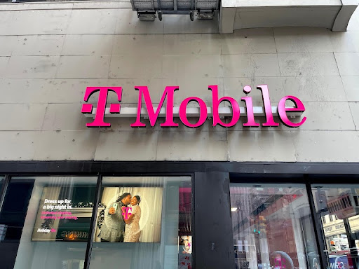 Cell Phone Store «T-Mobile», reviews and photos, 25 City Ave, Bala Cynwyd, PA 19004, USA