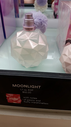 Hair Salon «Ulta Beauty», reviews and photos, 1500 N Tomahawk Island Dr, Portland, OR 97217, USA